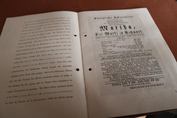 fünf Programmhefte - Staats-Theater Berlin und Volks-Oper teilweise mit Eintrittskarten